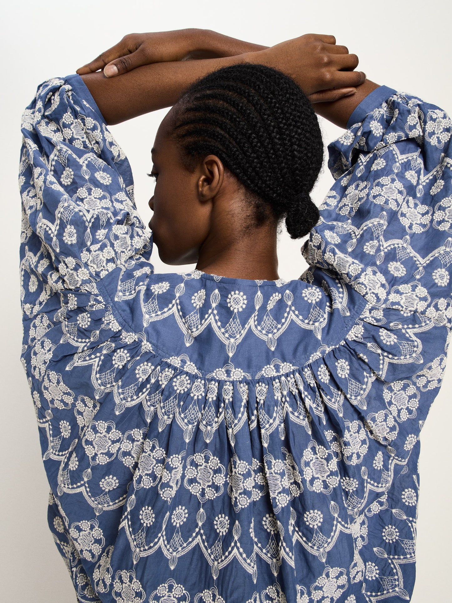 Bluse mit Stickerei