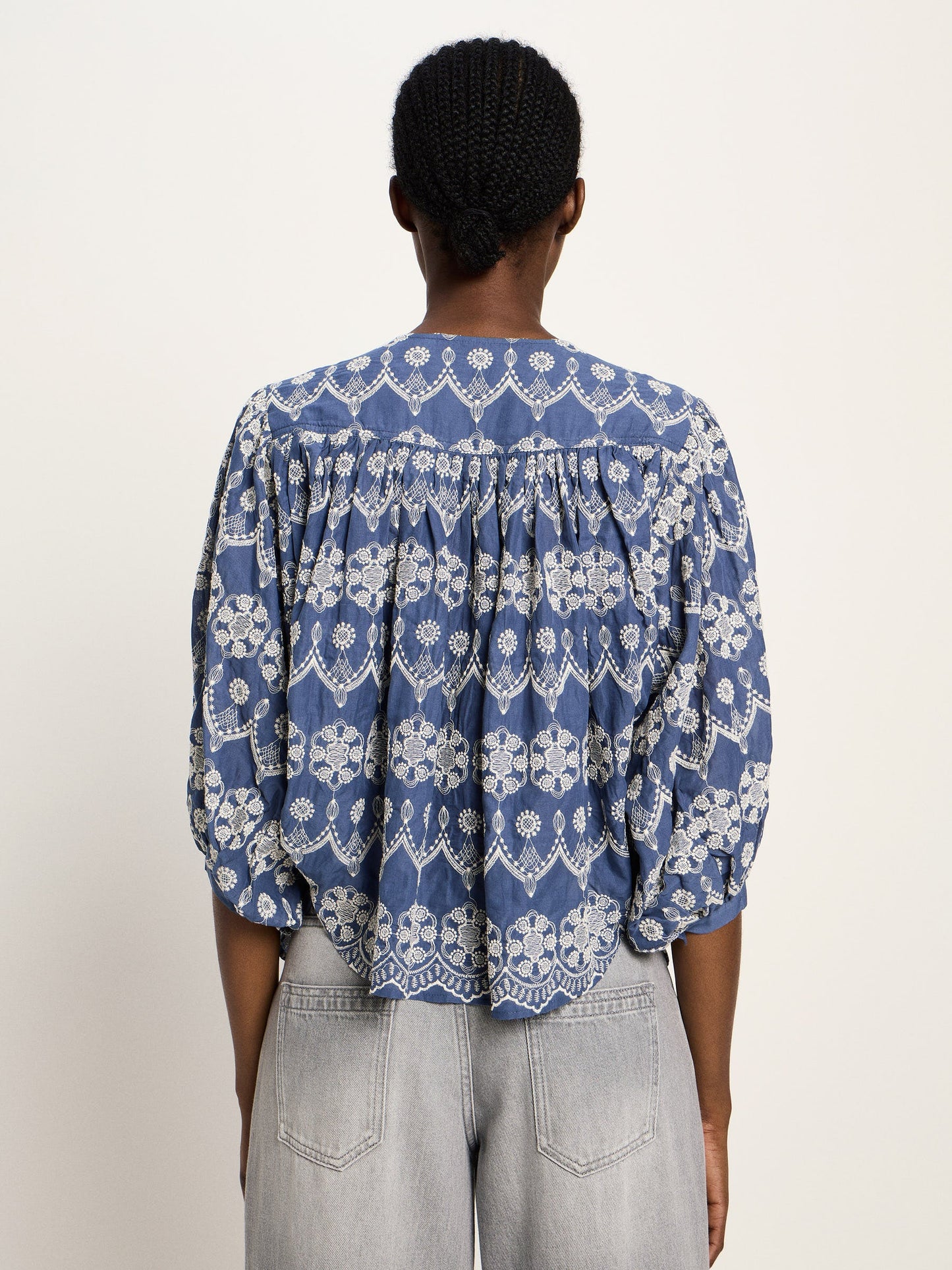Bluse mit Stickerei