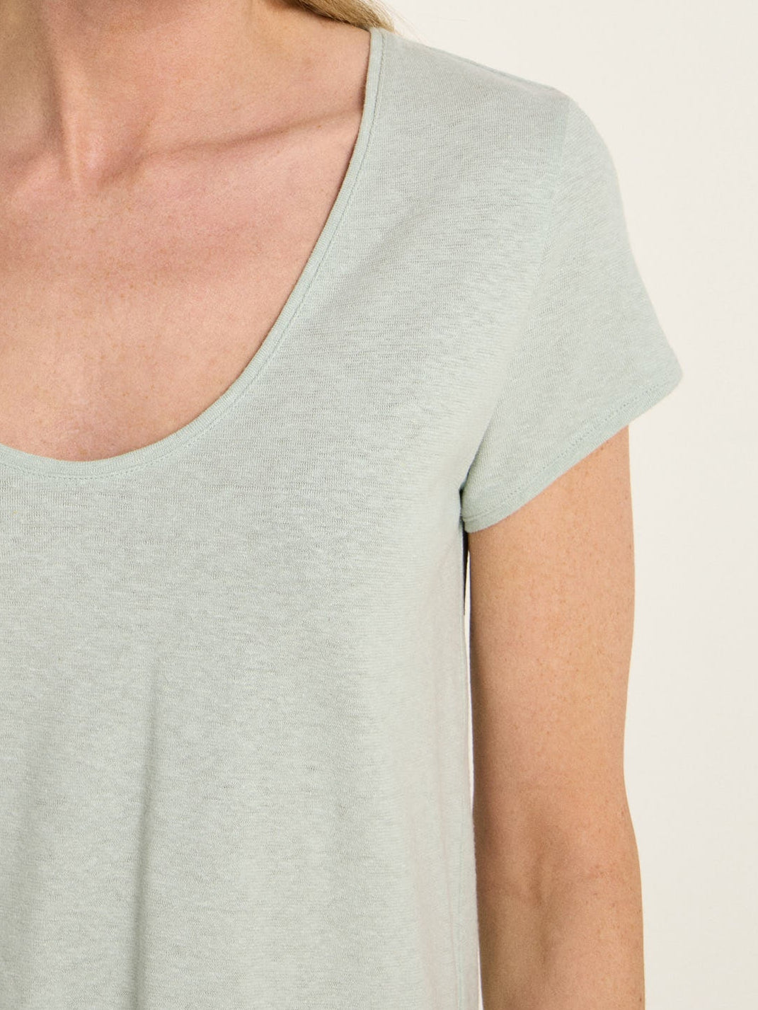 Shirt mit Ausschnitt