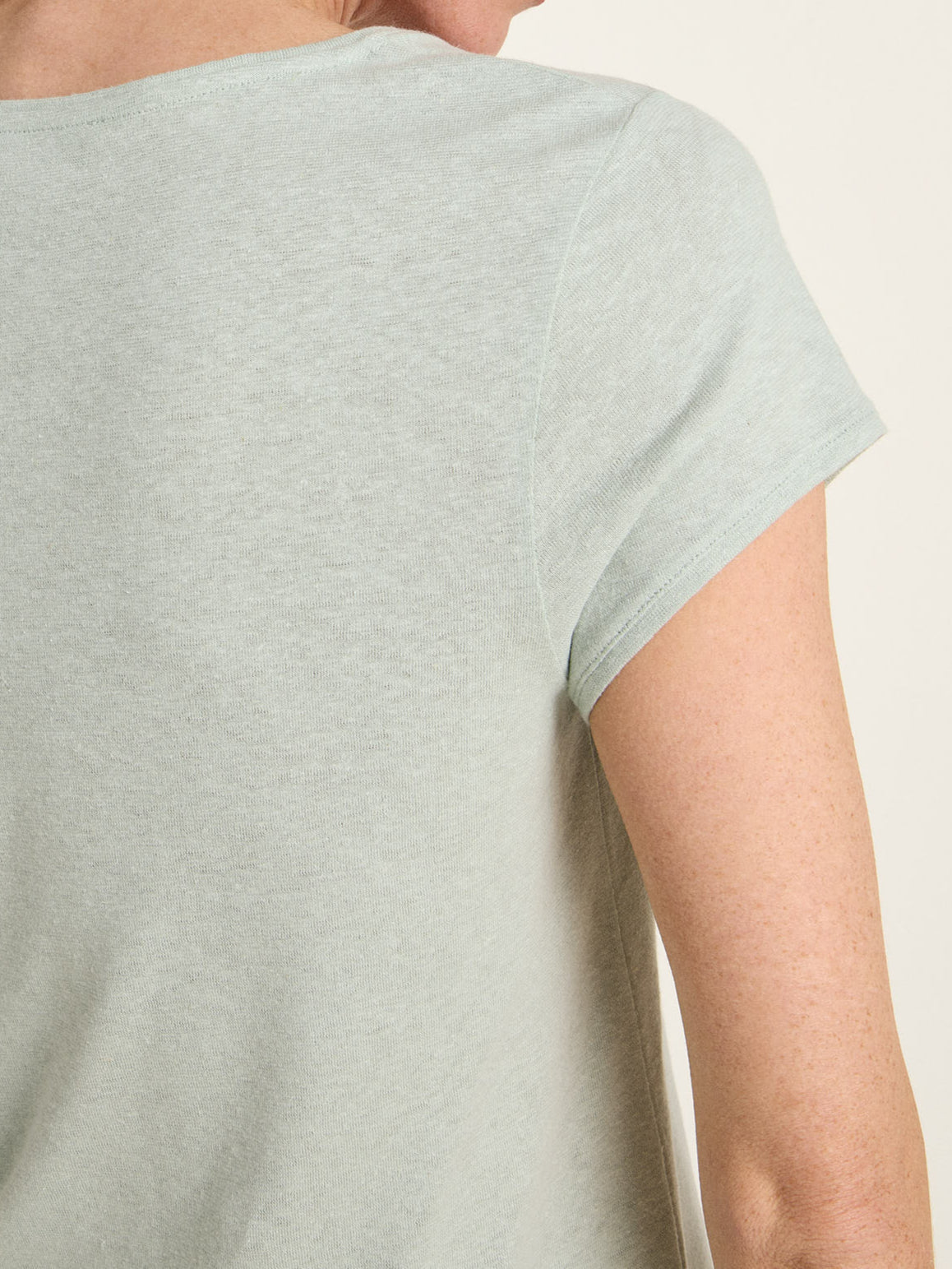 Shirt mit Ausschnitt