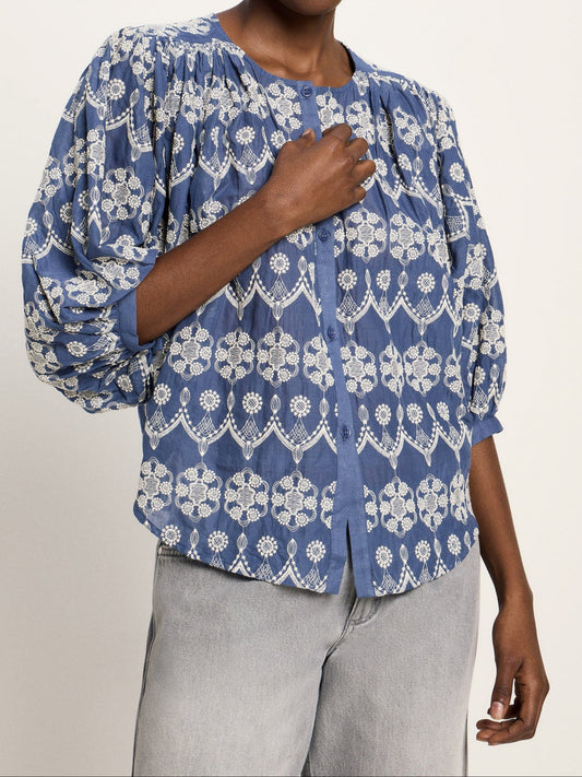 Bluse mit Stickerei